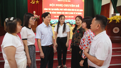 Tân Dĩnh đẩy mạnh phát triển đảng viên và xây dựng tổ chức đảng trong các đơn vị kinh tế tư nhân